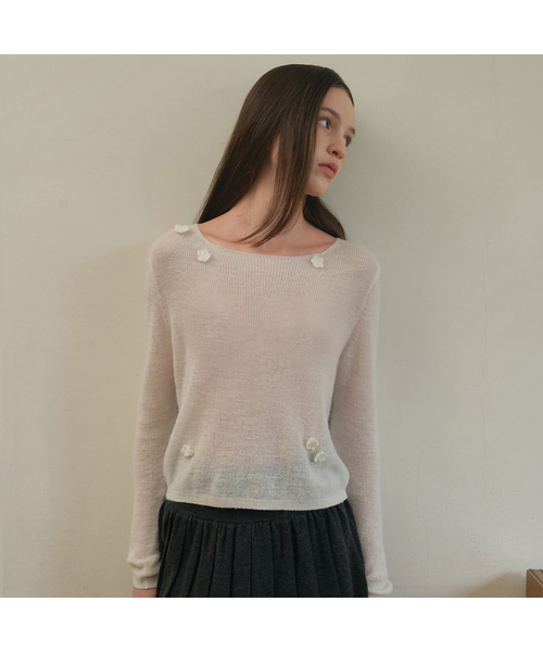 OURNOSTALGIA（アワー ノスタルジア）の「Hand flower square knit_2color(OC25KN15)（ニット/セーター・レディース・ダークパープル/アイボリー・FREE）」の2枚目の写真