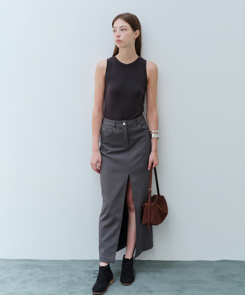 OVHEE（オヴェイ）の「ミヌスエードショルダーバッグ Minu Suede Shoulder Bag（ショルダーバッグ・レディース・ブラック/ダークブラウン・FREE）」の5枚目の写真
