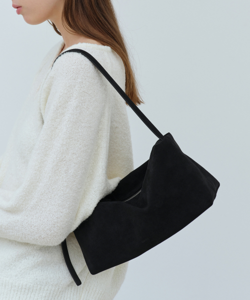 OVHEE（オヴェイ）の「ミヌスエードショルダーバッグ Minu Suede Shoulder Bag（ショルダーバッグ・レディース・ブラック/ダークブラウン・FREE）」の8枚目の写真