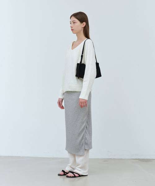OVHEE（オヴェイ）の「ミヌスエードショルダーバッグ Minu Suede Shoulder Bag（ショルダーバッグ・レディース・ブラック/ダークブラウン・FREE）」の9枚目の写真