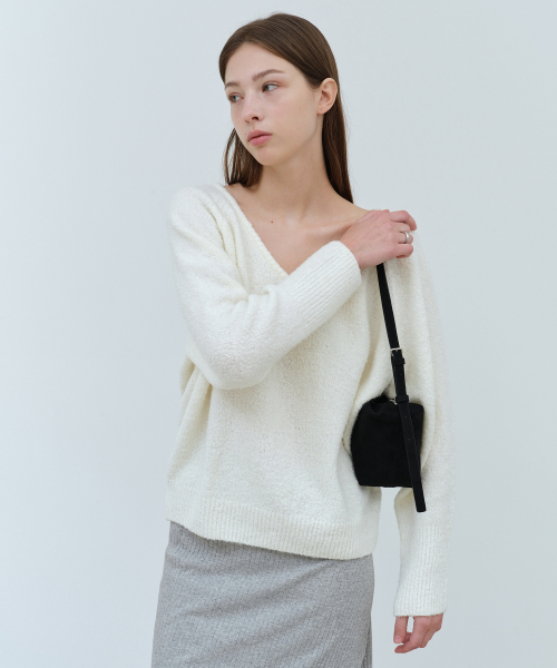 OVHEE（オヴェイ）の「ミヌスエードショルダーバッグ Minu Suede Shoulder Bag（ショルダーバッグ・レディース・ブラック/ダークブラウン・FREE）」の10枚目の写真