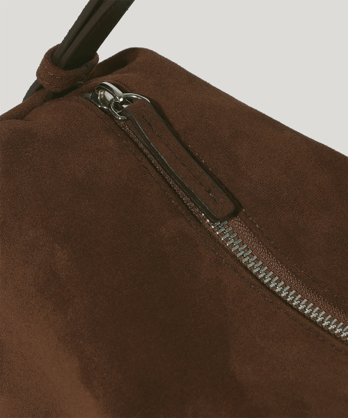 OVHEE（オヴェイ）の「ミヌスエードショルダーバッグ Minu Suede Shoulder Bag（ショルダーバッグ・レディース・ブラック/ダークブラウン・FREE）」の18枚目の写真
