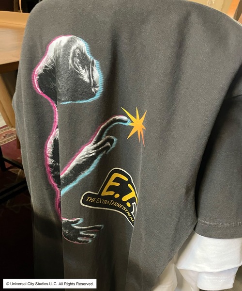 minius(ミニウス)の「【E.T.】Touch the light 映画 ライセンス Tシャツ ヴィンテージ風 グリッチアートメンズ レディース(Tシャツ/カットソー・メンズ・ホワイト/ブラック・LARGE/MEDIUM/X-LARGE/SMALL)」の5枚目の写真