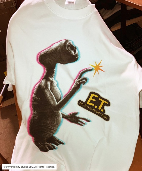 minius(ミニウス)の「【E.T.】Touch the light 映画 ライセンス Tシャツ ヴィンテージ風 グリッチアートメンズ レディース(Tシャツ/カットソー・メンズ・ホワイト/ブラック・LARGE/MEDIUM/X-LARGE/SMALL)」の4枚目の写真