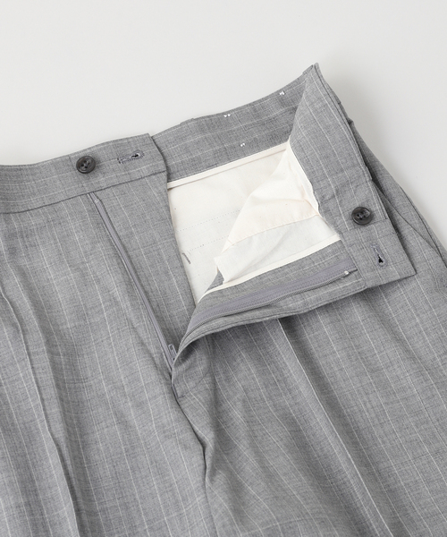 BARRY BRICKEN(バリーブリッケン)の「BARRY BRICKEN / バリーブリッケン TROPICAL WOOL STRIPE PANTS(スラックス・メンズ・ライトグレー・LARGE/MEDIUM/SMALL)」の3枚目の写真