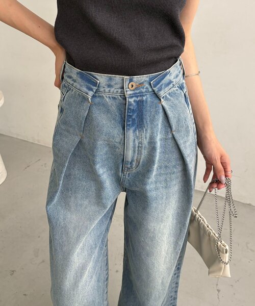CAPRICIEUX LE'MAGE(カプリシューレマージュ)の「【サイズ展開あり】タックワイドデニム(デニムパンツ・レディース・ブルー/ブラック・PS/38/36)」の1枚目の写真