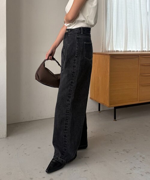 CAPRICIEUX LE'MAGE(カプリシューレマージュ)の「【サイズ展開あり】タックワイドデニム(デニムパンツ・レディース・ブルー/ブラック・PS/38/36)」の8枚目の写真