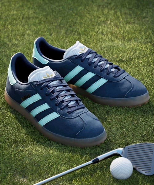 adidas(アディダス)の「オリジナルスゴルフ ガゼル ゴルフ【adidas Golf/アディダスゴルフ】(スニーカー・メンズ・ブルー系その他2・22.5cm/23.5cm/24.5cm/25.5cm/26.5cm/27.5cm/28.5cm/23.0cm/24.0cm/25.0cm/26.0cm/27.0cm/28.0cm/29.0cm/22.0cm)」の1枚目の写真