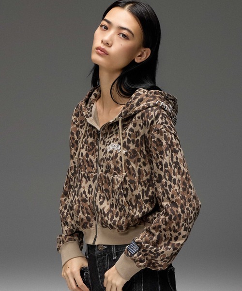 X-girl（エックスガール）の「ALL OVER PRINT COMPACT ZIP UP SWEAT HOODIE（パーカー・レディース・レオパード/カモフラージュ/ピンク・S/M）」の3枚目の写真