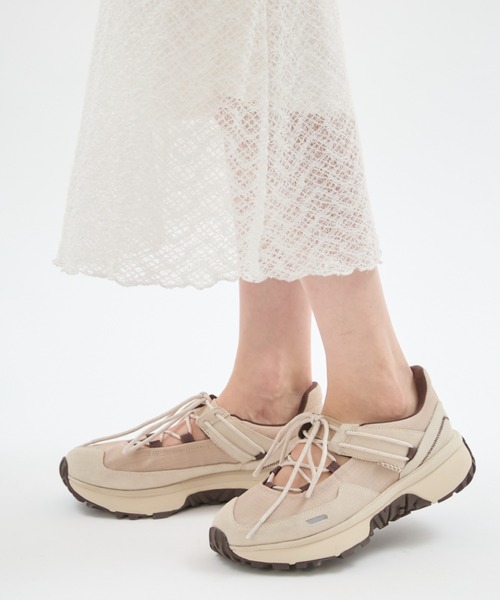 UGG(アグ)の「【UGG for emmi】RETROFI LOW BALLET(スニーカー・レディース・ベージュ・22/23/24/25/26)」の6枚目の写真