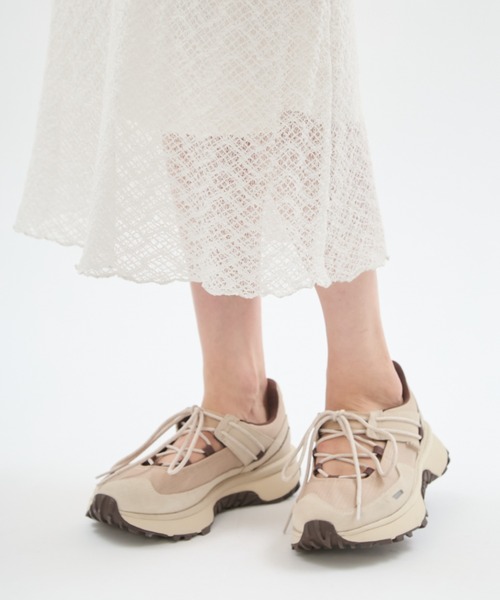 UGG(アグ)の「【UGG for emmi】RETROFI LOW BALLET(スニーカー・レディース・ベージュ・22/23/24/25/26)」の3枚目の写真