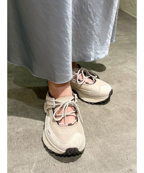 UGG(アグ)の「【UGG for emmi】RETROFI LOW BALLET(スニーカー・レディース・ベージュ・22/23/24/25/26)」の21枚目の写真