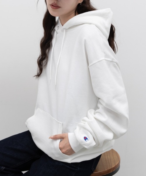 Champion(チャンピオン)の「【Champion Authentic Hoodie】チャンピオン スウェット パーカー スーパー オーバーサイズ 展開多数 コットン 裏起毛 無地 フーディー 9.0オンス(パーカー・レディース・チャコールグレー/マルーン/ダークグリーン/ホワイト/ブラック/ネイビー/杢グレー・XL/L/S/M)」の2枚目の写真