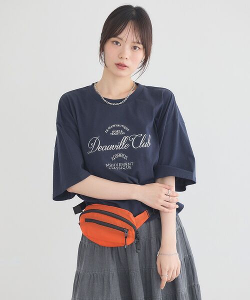 earth music&ecology（アースミュージックアンドエコロジー）の「カレッジロゴ刺繍Tシャツ（Tシャツ/カットソー・レディース・オレンジ/ライトグレー/ダークネイビー・FREE）」の6枚目の写真