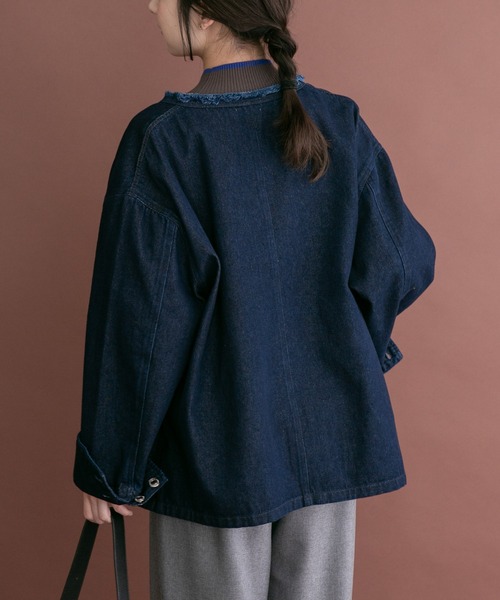 ITEMS URBANRESEARCH(アイテムズ アーバンリサーチ)の「デニムオーバーノーカラージャケット(デニムジャケット・レディース・インディゴブルー/ブラウン/ブラック・FREE)」の6枚目の写真