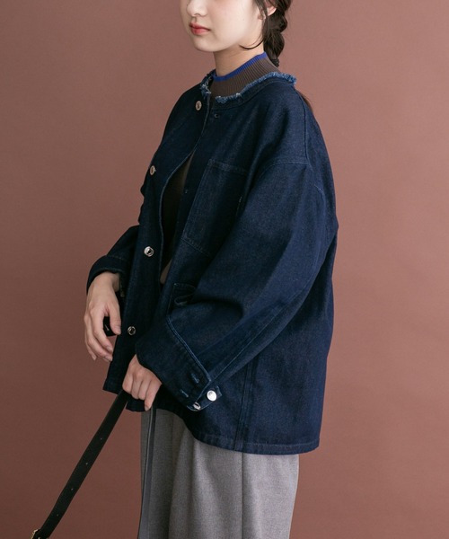 ITEMS URBANRESEARCH(アイテムズ アーバンリサーチ)の「デニムオーバーノーカラージャケット(デニムジャケット・レディース・インディゴブルー/ブラウン/ブラック・FREE)」の7枚目の写真