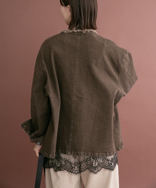ITEMS URBANRESEARCH(アイテムズ アーバンリサーチ)の「デニムオーバーノーカラージャケット(デニムジャケット・レディース・インディゴブルー/ブラウン/ブラック・FREE)」の12枚目の写真