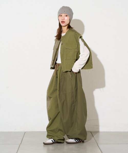 etsinta(エシンタ)の「【etsinta】ミリタリークロップドベスト(ベスト・レディース・カーキ/ブラック・ONE SIZE)」の4枚目の写真