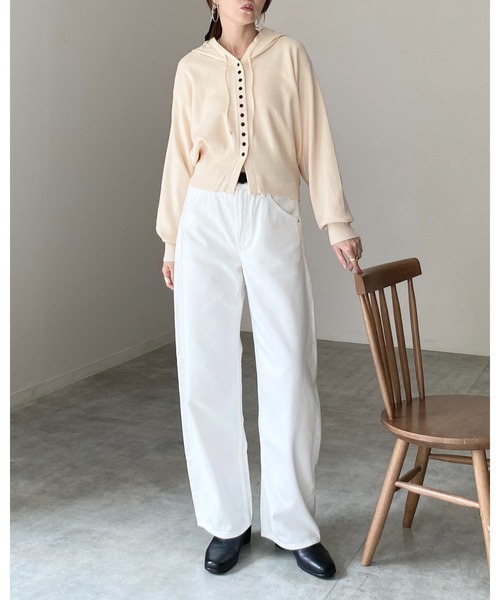 She's Closet(シーズクローゼット)の「ボタンデザイン 長袖 ショート丈 ボリュームスリーブ フードニットカーディガン(カーディガン/ボレロ・レディース・レッド/チャコールグレー/ブラック/アイボリー/ブラウン・FREE)」の6枚目の写真