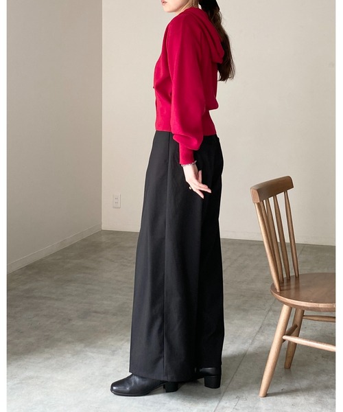 She's Closet(シーズクローゼット)の「ボタンデザイン 長袖 ショート丈 ボリュームスリーブ フードニットカーディガン(カーディガン/ボレロ・レディース・レッド/チャコールグレー/ブラック/アイボリー/ブラウン・FREE)」の10枚目の写真