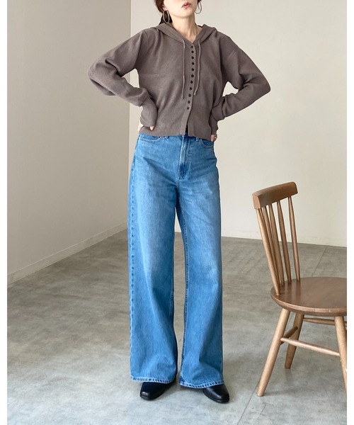 She's Closet(シーズクローゼット)の「ボタンデザイン 長袖 ショート丈 ボリュームスリーブ フードニットカーディガン(カーディガン/ボレロ・レディース・レッド/チャコールグレー/ブラック/アイボリー/ブラウン・FREE)」の14枚目の写真