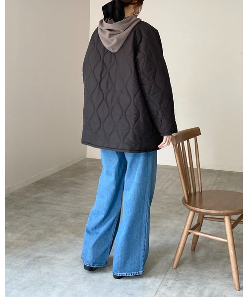 She's Closet(シーズクローゼット)の「ボタンデザイン 長袖 ショート丈 ボリュームスリーブ フードニットカーディガン(カーディガン/ボレロ・レディース・レッド/チャコールグレー/ブラック/アイボリー/ブラウン・FREE)」の17枚目の写真
