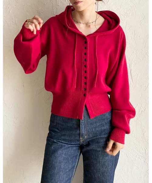 She's Closet(シーズクローゼット)の「ボタンデザイン 長袖 ショート丈 ボリュームスリーブ フードニットカーディガン(カーディガン/ボレロ・レディース・レッド/チャコールグレー/ブラック/アイボリー/ブラウン・FREE)」の22枚目の写真