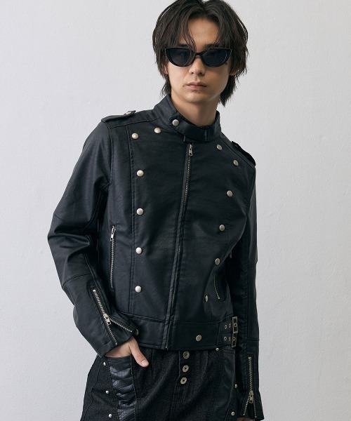 Shoowtime（ショウタイム）の「Military Studded Cropped Faux Leather Jacket / ミリタリースタッズクロップドフェイクレザージャケット（ミリタリージャケット・メンズ・ブラック・X-LARGE/LARGE/MEDIUM）」の3枚目の写真