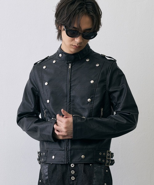 Shoowtime（ショウタイム）の「Military Studded Cropped Faux Leather Jacket / ミリタリースタッズクロップドフェイクレザージャケット（ミリタリージャケット・メンズ・ブラック・X-LARGE/LARGE/MEDIUM）」の4枚目の写真