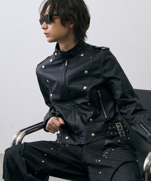 Shoowtime（ショウタイム）の「Military Studded Cropped Faux Leather Jacket / ミリタリースタッズクロップドフェイクレザージャケット（ミリタリージャケット・メンズ・ブラック・X-LARGE/LARGE/MEDIUM）」の8枚目の写真