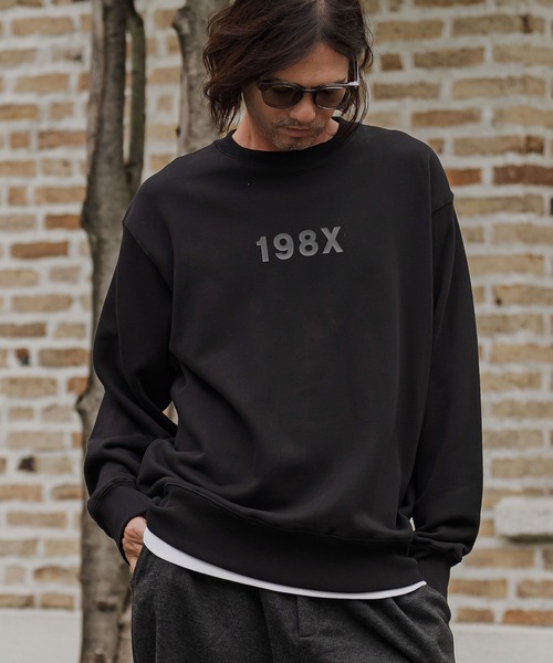 CAMBIO(カンビオ)の「msw1966- ヘビー裏毛プリントCNスウェット - 198X(2602144MCB)(スウェット・メンズ・ホワイト/ブラック/ミックスグレー/ネイビー・S/M/L/XL)」の1枚目の写真
