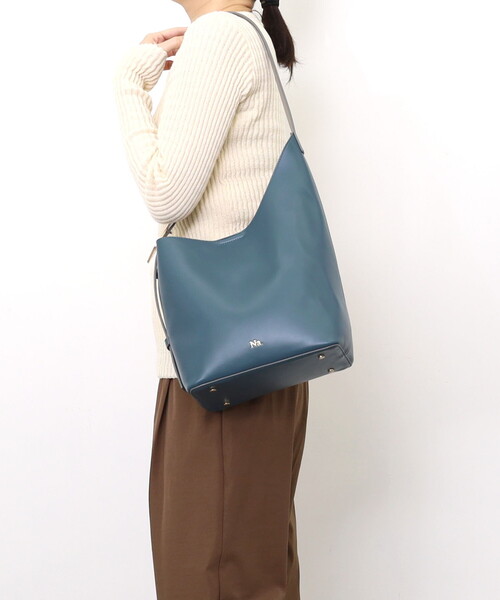 Nananoel(ナナノエル)の「ASYMMETRY ONESHOULDER BAG(ショルダーバッグ・レディース・グレー系/ブラック/ブルー/ブラウン・FREE)」の4枚目の写真