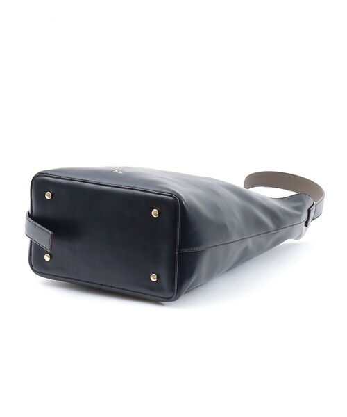 Nananoel(ナナノエル)の「ASYMMETRY ONESHOULDER BAG(ショルダーバッグ・レディース・グレー系/ブラック/ブルー/ブラウン・FREE)」の12枚目の写真