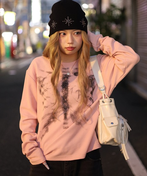 ATMARK(アットマーク)の「<2サイズ展開 / ユニセックス>ATMARK ボーンプリント サーマルロングスリーブTシャツ 骨 長袖(Tシャツ/カットソー・メンズ・ピンク/ブラック・L/M)」の2枚目の写真