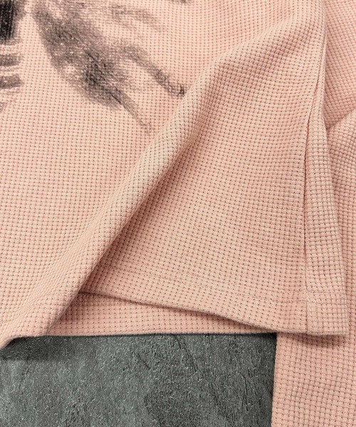 ATMARK(アットマーク)の「<2サイズ展開 / ユニセックス>ATMARK ボーンプリント サーマルロングスリーブTシャツ 骨 長袖(Tシャツ/カットソー・メンズ・ピンク/ブラック・L/M)」の4枚目の写真
