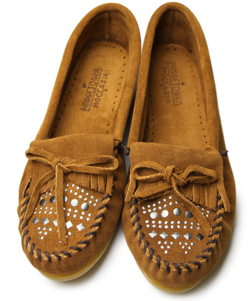 Minnetonka（ミネトンカ）の「MINNETONKA:スタッズ　モカシン（その他シューズ・レディース・ブラック/ブラウン・6/7/8）」の3枚目の写真