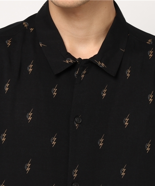 ALLSAINTS(オールセインツ)の「CYGNUS SHORT SLEEVE SHIRT(シャツ/ブラウス・メンズ・ブラック/ホワイト・X-SMALL/LARGE/MEDIUM/SMALL)」の14枚目の写真