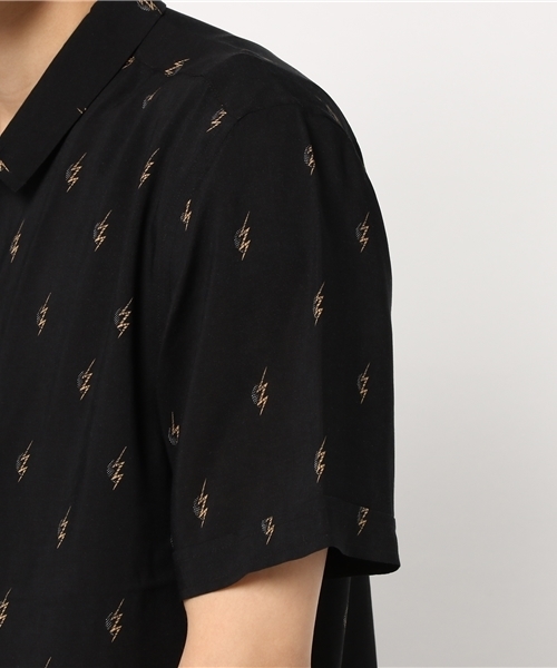 ALLSAINTS(オールセインツ)の「CYGNUS SHORT SLEEVE SHIRT(シャツ/ブラウス・メンズ・ブラック/ホワイト・X-SMALL/LARGE/MEDIUM/SMALL)」の16枚目の写真