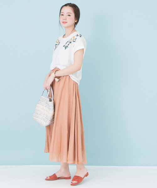 URBAN RESEARCH（アーバンリサーチ）の「 【TRILL掲載】UR 配色刺繍Tシャツ　（Tシャツ/カットソー・レディース・ブラック/オフホワイト・FREE）」の4枚目の写真