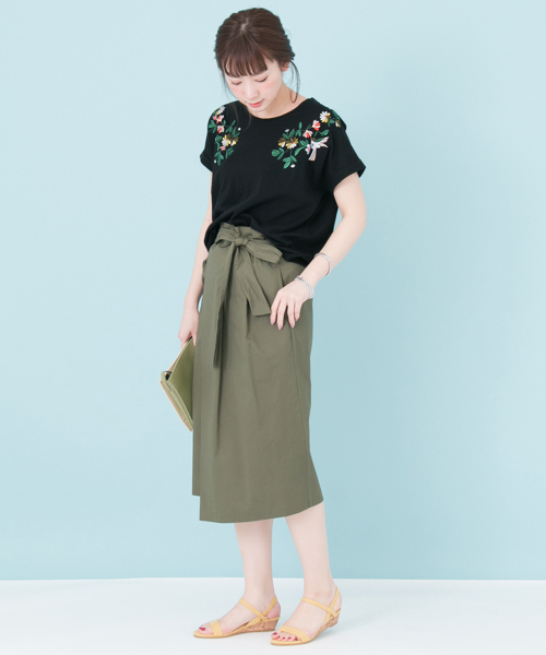 URBAN RESEARCH（アーバンリサーチ）の「 【TRILL掲載】UR 配色刺繍Tシャツ　（Tシャツ/カットソー・レディース・ブラック/オフホワイト・FREE）」の6枚目の写真