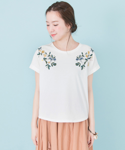 URBAN RESEARCH（アーバンリサーチ）の「 【TRILL掲載】UR 配色刺繍Tシャツ　（Tシャツ/カットソー・レディース・ブラック/オフホワイト・FREE）」の7枚目の写真