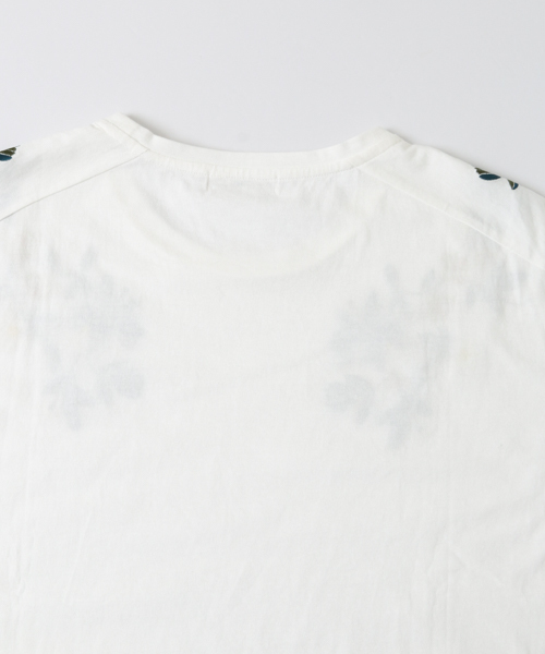 URBAN RESEARCH（アーバンリサーチ）の「 【TRILL掲載】UR 配色刺繍Tシャツ　（Tシャツ/カットソー・レディース・ブラック/オフホワイト・FREE）」の11枚目の写真