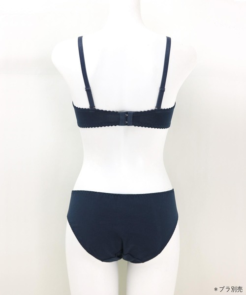 fran de lingerie（フランデランジェリー）の「ブルーデイもブラとショーツはお揃いデザインが叶うウィングポケット付き「コットンドラジェ」サニタリーショーツ（ショーツ・レディース・ネイビー/ブラック/シルバーグレー/クリアブラック/ダークブルー・L/M）」の7枚目の写真