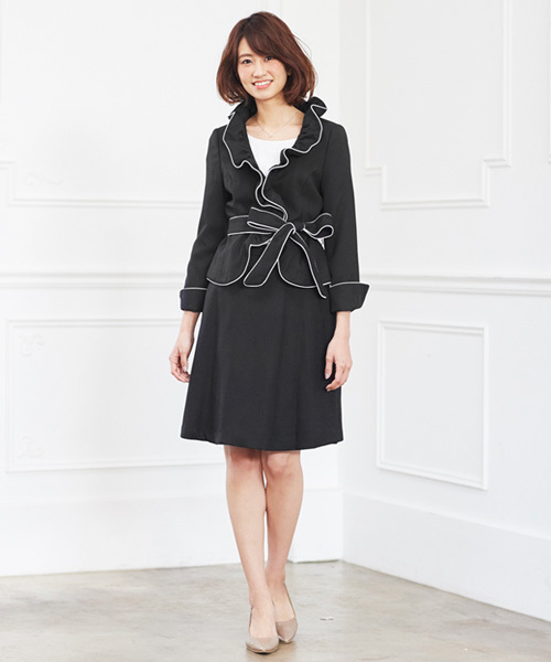 Pierrot（ピエロ）の「フリル襟ベルト付き ジャケット＋フレアスカート  