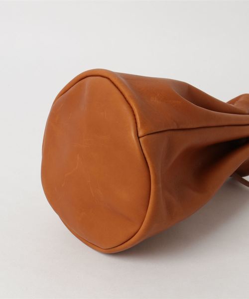 FRAMeWORK(フレームワーク)の「MORMYRUS レザーキンチャクバッグ(ハンドバッグ・レディース・ブラウン・FREE)」の3枚目の写真