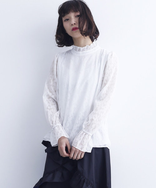 merlot plus(メルロープリュス)の「フリルネックシースルーブラウス6556(シャツ/ブラウス・レディース・ブラック/アイボリー・FREE)」の2枚目の写真