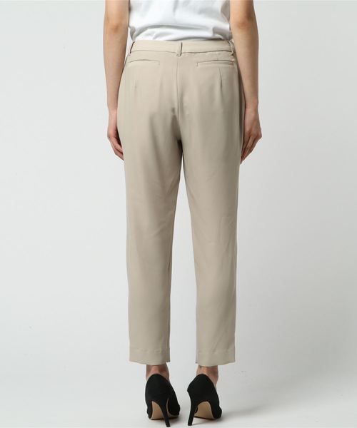 NATURAL BEAUTY BASIC（ナチュラルビューティーベーシック）の「ポリエステルツイルテーパードパンツ（その他パンツ・レディース・ベージュ/ネイビー/カーキ・SMALL/MEDIUM/LARGE）」の5枚目の写真