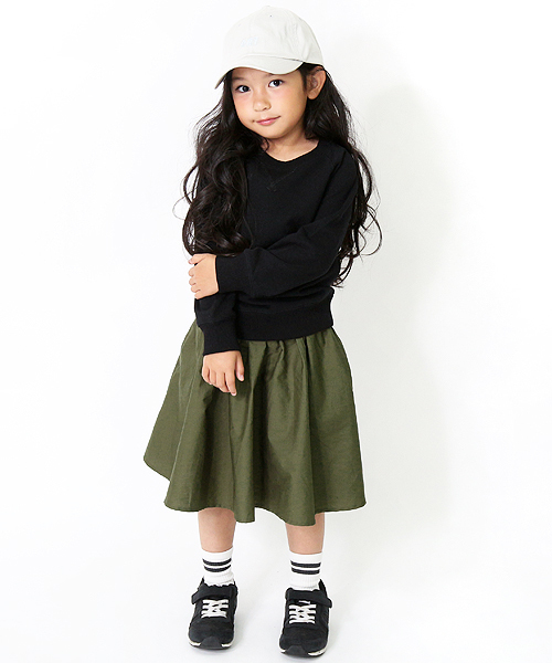 devirock（デビロック）の「無地長袖スウェットトレーナー（スウェット・キッズ・ブラック/レッド/レッド系その他/ラベンダー/パープル系その他/スモークピンク/カーキ/ダークグリーン/杢グレー/ブルー系その他/マスタード/グリーン/ネイビー/イエロー/ベージュ・150cm/120cm/140cm/160cm/130cm/100cm/110cm）」の16枚目の写真