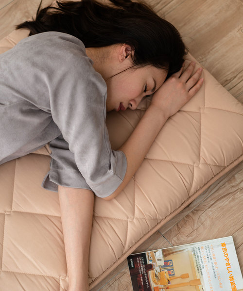 EMOOR（エムール）の「ごろ寝マット / 布団職人が作った まるで布団のような長座布団 / ロングクッション/Sサイズ（クッション/クッションカバー・レディース・ベージュ/キナリ・FREE）」の18枚目の写真