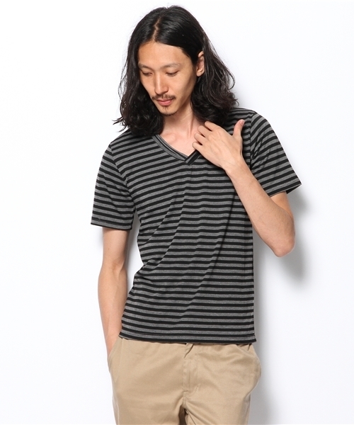 CASPER JOHN(キャスパージョン)の「【MANGROVE】 VネックボーダーTシャツ(Tシャツ/カットソー・メンズ・ネイビー/ブラウン系その他/グリーン系その他/ブラック×グレー・LARGE/MEDIUM/SMALL)」の2枚目の写真
